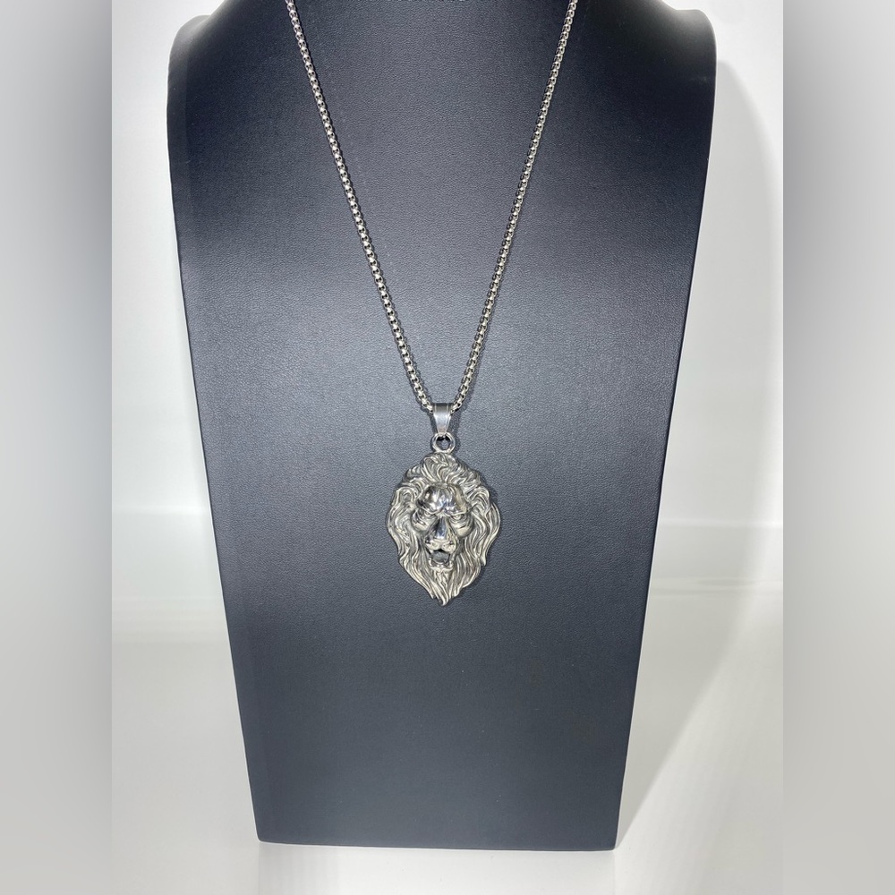 Lion'head pendant